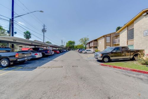 2124 Burton Dr, Austin TX  78741-4161 exterior