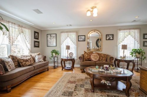 215 Croton Dam Rd, Crotonville NY  10562-2106 exterior