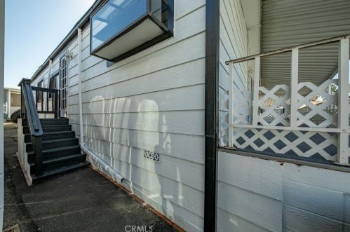6264 Driftwood Dr, Long Beach, CA 90803-2311