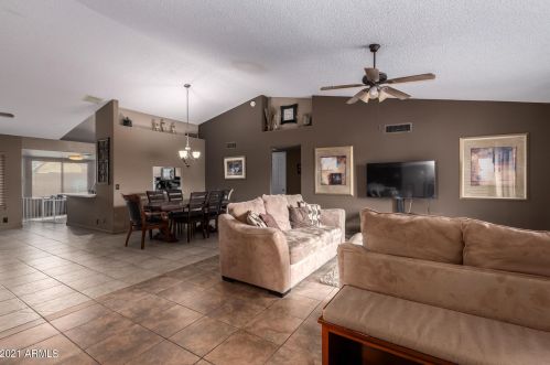 8828 Peck Dr, Glendale AZ  85301-4918 exterior
