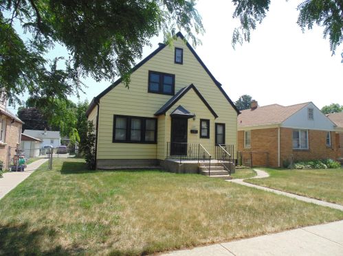 5044 26th St, Milwaukee, WI 53221-3464