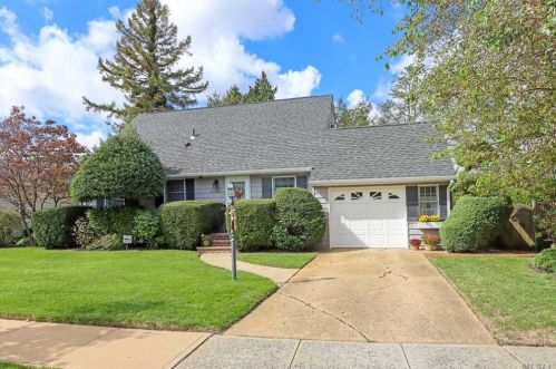 2032 Saddle Path, Seaford, NY 11783-2441