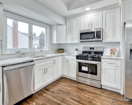 392 Lake Ave, Deer Park NY  11729-3948 exterior