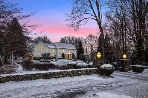 104 Long Lots Rd, Westport CT  06880-3920 exterior