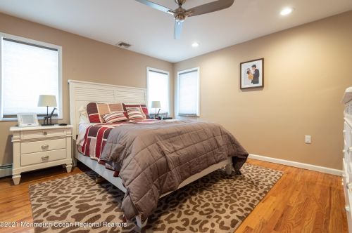 331 Sunset Dr, Pelican Island NJ  08751-2242 exterior