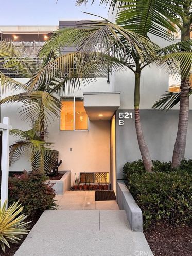 521 Broadway, Redondo Beach, CA 90277-2102