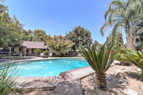 2250 Escalon Ave, Clovis, CA 93611-5427