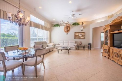 19032 55 St, Hollywood FL 33029-6290 exterior