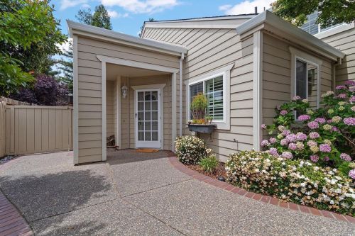 610 Rose Dr, Benicia CA  94510-3756 exterior