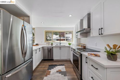 5857 Ascot Dr, Oakland CA 94611-1711 exterior