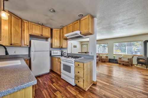 1045 Mohawk St, South Lake Tahoe CA  96150-5232 exterior