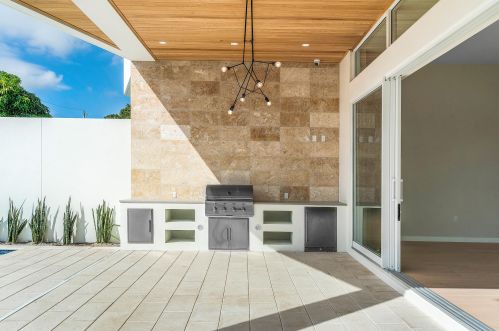 724 Lake Ave, Delray Beach FL  33483-5928 exterior