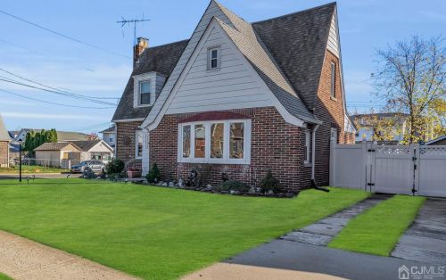 165 Clinton St, Woodbridge, NJ 07095-1736