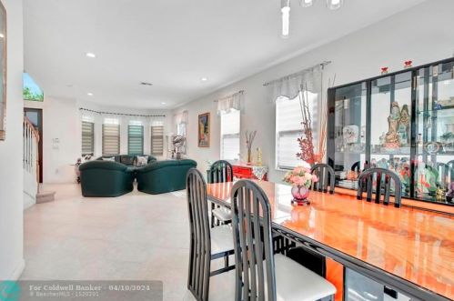 5098 168 Ave, Hollywood FL  33027-4913 exterior