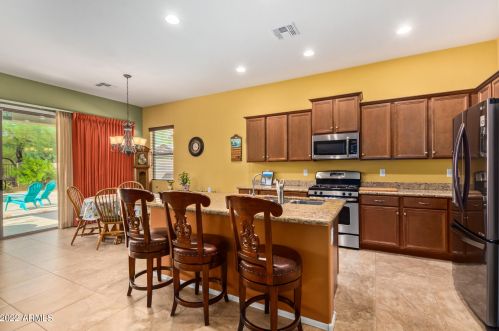 12160 Locust Ln, Avondale AZ  85323-7681 exterior