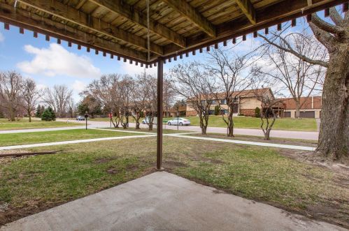 1253 Greenbriar Ct, Saint Paul MN 55110-2250 exterior