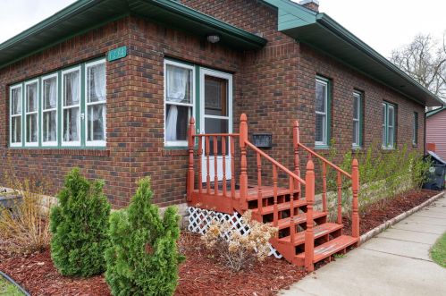 1234 Farnam St, La Crosse, WI 54601-5662