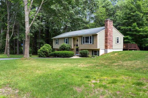 6 Happy Ave, Derry, NH 03038-5419
