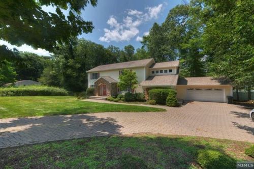 107 Iroquois Ave, Oakland NJ  07436-3741 exterior