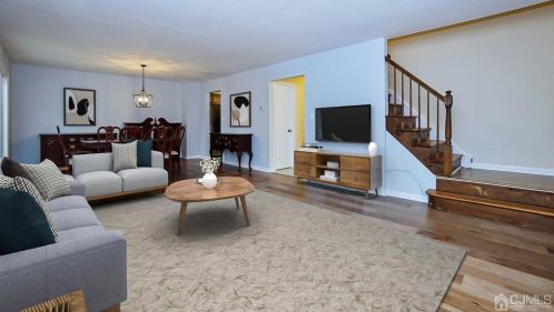 15 Hoffman Ct, East Brunswick, NJ 08816-3571