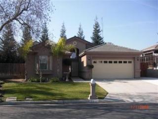 7711 Debra Ave, Fresno, CA 93722-2388