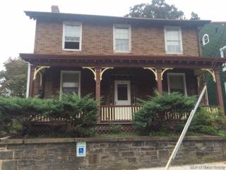 11 Adams St, Kingston, NY 12401-6011
