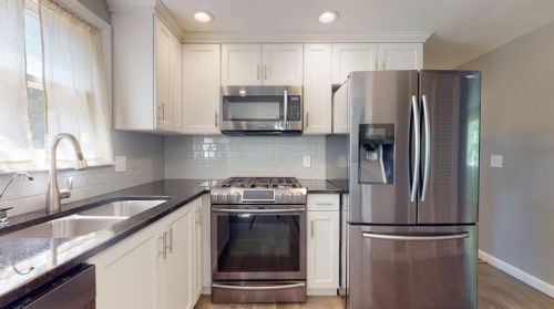 13 Larchmont Dr, Coventry RI exterior