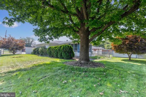141 Winston Dr, Navy Sup Dpt, PA 17055-3531