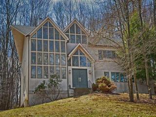 2480 Campmeeting Rd, Sewickley, PA 15143-9153