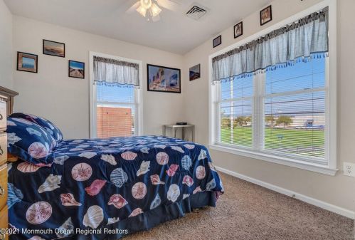 271 Kearney Ave, Pelican Island NJ  08751-1822 exterior