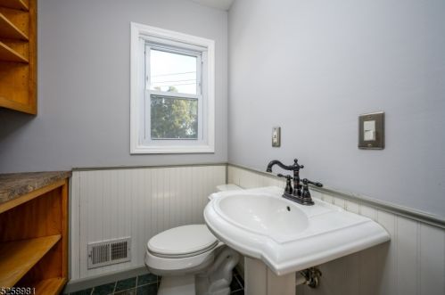 1601 Raritan Ave, Manville NJ  08835-2042 exterior