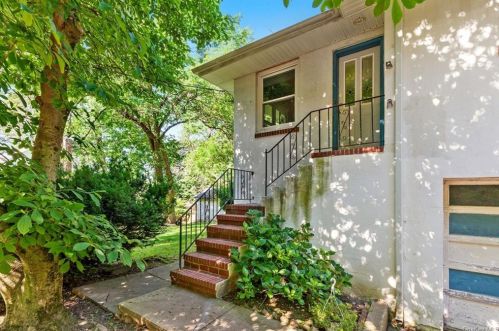 15 Bridge St, Airmont, NY 10901-5713