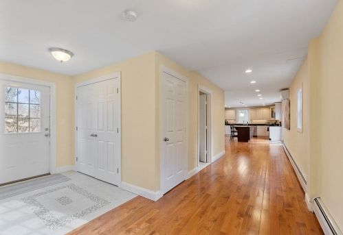 37 Main St, Petersham MA 01366-9502 exterior