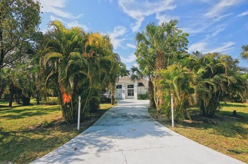 1508 9th St, Lehigh Acres, FL 33972-3372