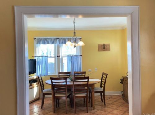 4 Stone Ave, Crotonville NY  10562-3707 exterior