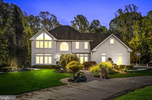 16 Brendan Ct, Southampton, PA 18966-2683