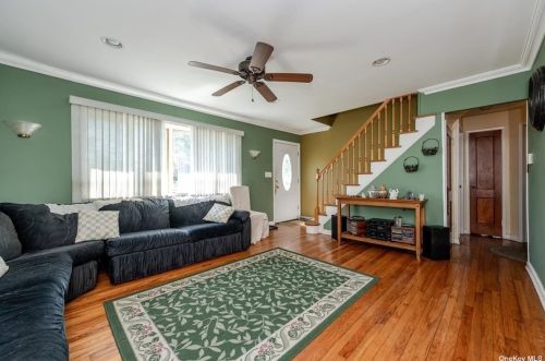 1689 Washington Ave, Seaford, NY 11783-1901
