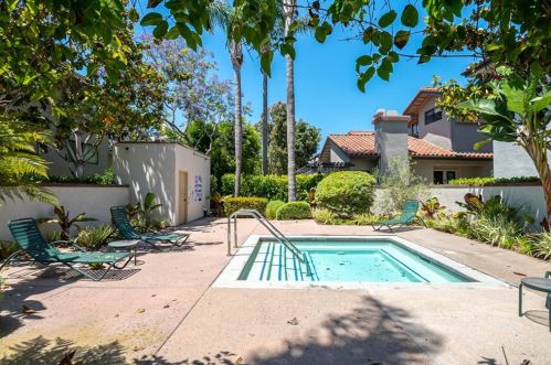 4 Bermuda Ct, Manhattan Beach CA  90266-7240 exterior