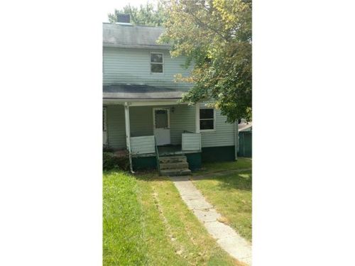 111 1st St, Slickville, PA 15684-1030