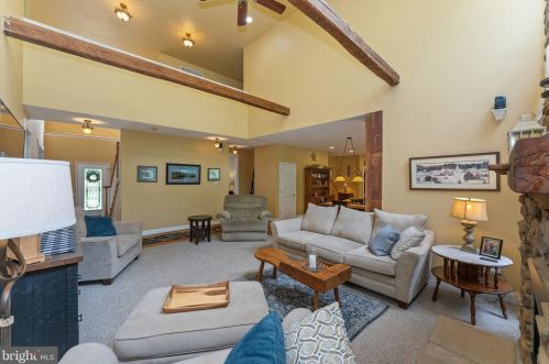 185 Clover Ln, Perkiomenville PA  18074-9485 exterior