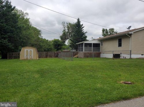 104 Iris Way, Charles Town WV  25414-9437 exterior