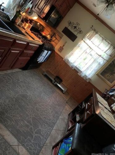 4 5th St, Danbury CT  06810-5704 exterior