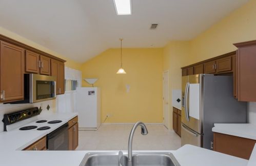 913 Jeffrey Dr, Denton TX  76208-6425 exterior