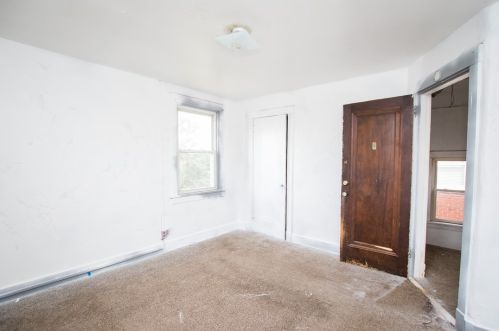 371 Lamarido St, Pittsburgh PA 15226-1330 exterior