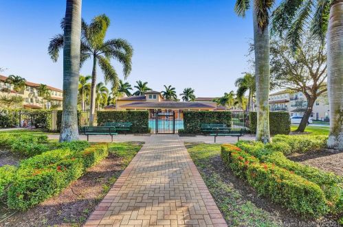 460 147 Ave, Hollywood FL 33027-6104 exterior