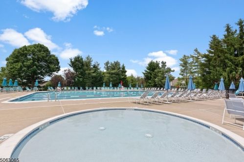 22 Birchwood Rd, Bedminster NJ  07921-1910 exterior