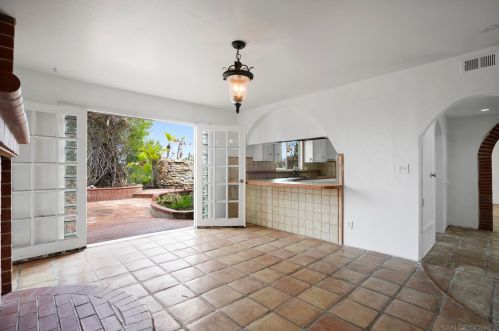 6667 Fisk Ave, San Diego, CA 92122-2452