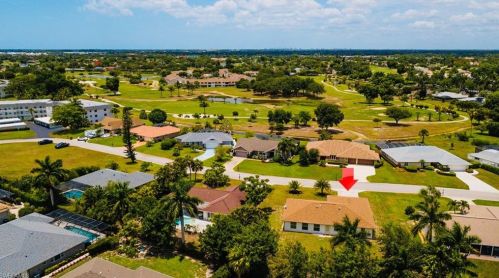 366 Hidden Valley Dr, Naples, FL 34113-7622