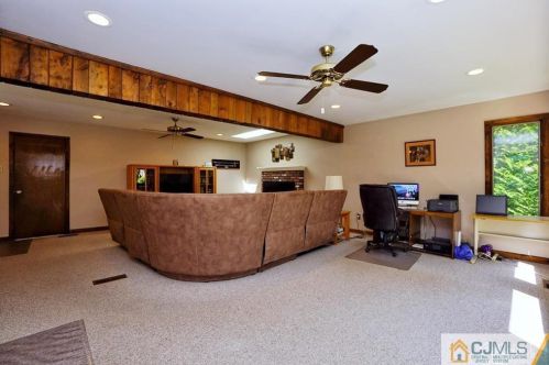 18 Hamilton Dr, East Brunswick NJ  08816-2709 exterior