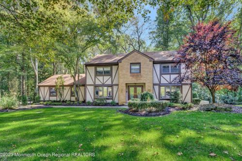 35 Huntley Rd, Holmdel Village, NJ 07733-1845